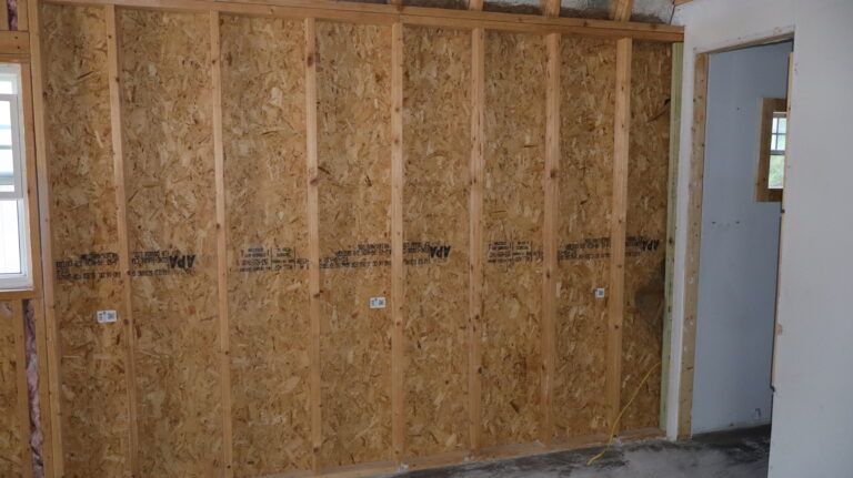 14×40 Side Lofted Barn Cabin - Used